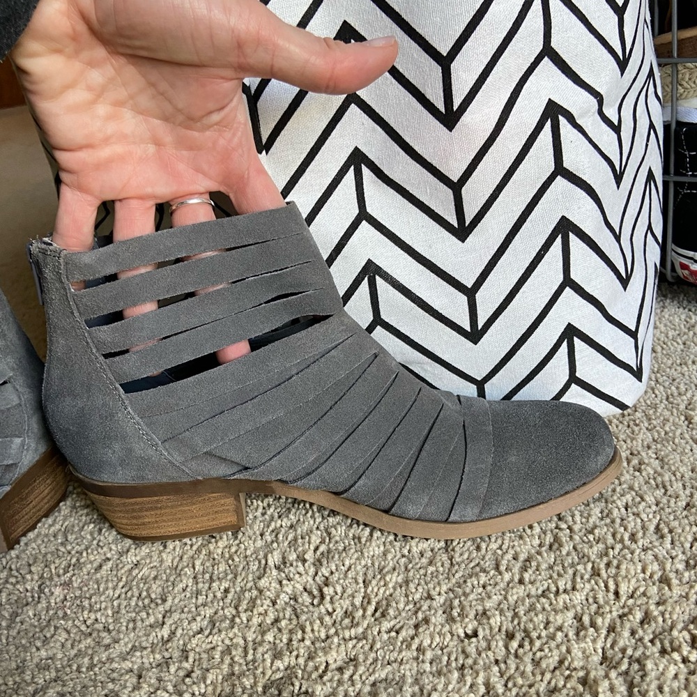 🖤NWOT Carlos Santana leather caged booties🖤